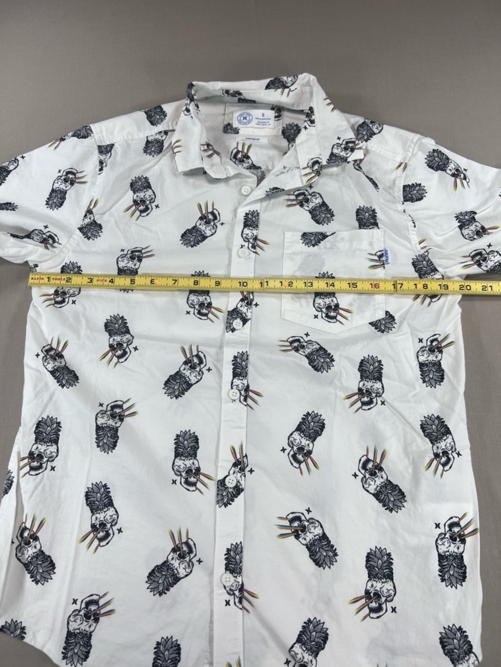 Hurley Men’s S White Skull Pineapple Print Short Sleeve Button Down Stretch Fit - Picture 4 of 10